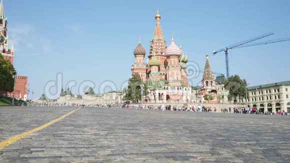 莫斯科克里姆林宫附近红场旁的波克洛夫斯基大教堂视频的预览图