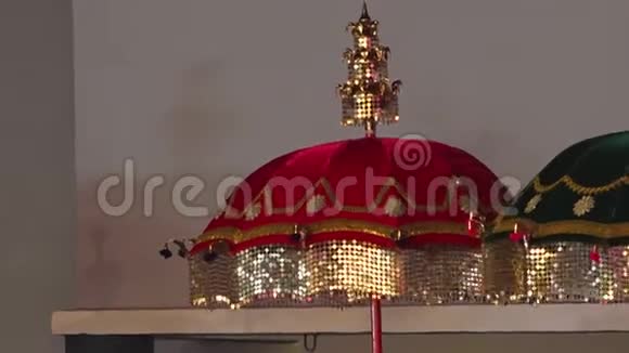 华丽的雨伞在Poonam仪式上展出视频的预览图