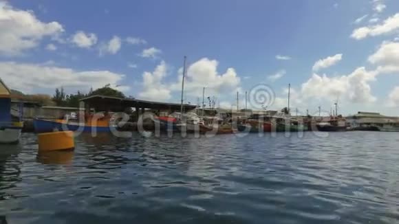 塞舌尔马河岛船上维多利亚港景色视频的预览图