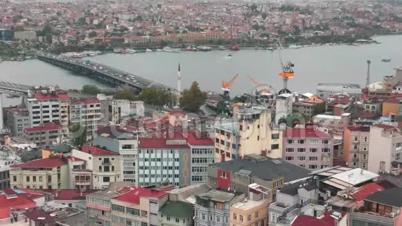 阿塔图尔克大桥在金角湾土耳其伊斯坦布尔以上空中影像图视频的预览图