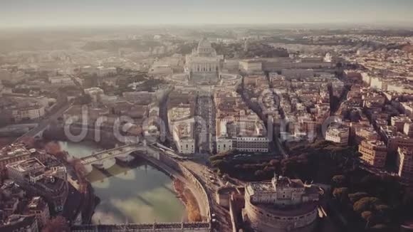 梵蒂冈城和罗马的城市景观视频的预览图