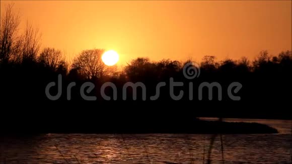 湖边日落视频的预览图