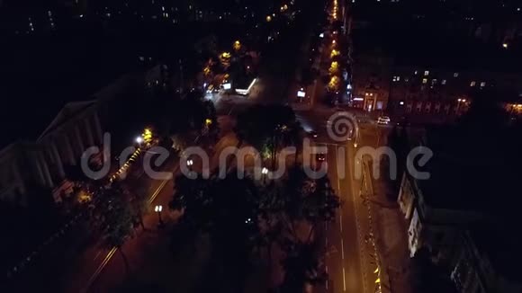 晚上从空中俯瞰Dnipropetrovsk视频的预览图