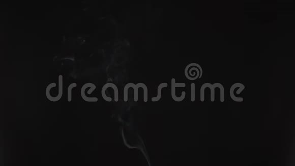 冒出一股细流的烟或蒸汽香烟烟雾美丽高品质的背景动画视频的预览图