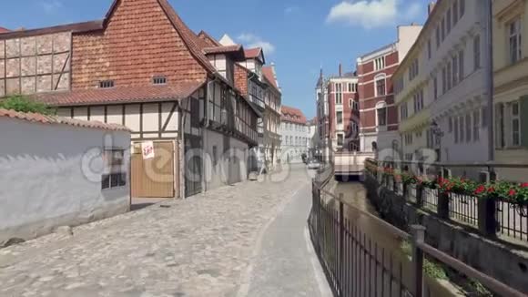 哥斯拉的历史街区视频的预览图