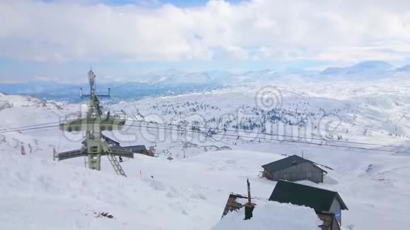 奥地利达希斯坦阿尔卑斯山克里彭斯坦山缆车视频的预览图
