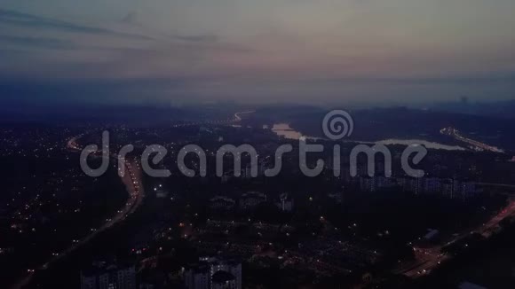 早上从顶景俯瞰普特拉贾亚天际线视频的预览图