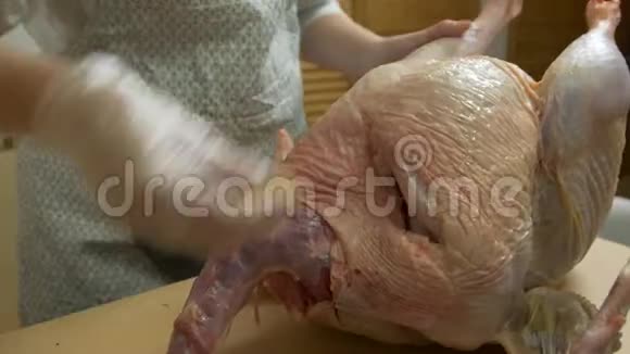 一种香料生火鸡肉视频的预览图