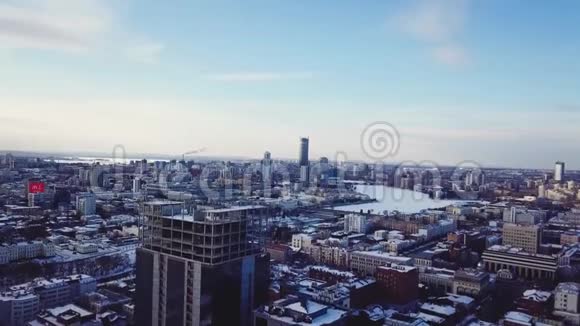 冬季俄罗斯伊凯特林伯格美丽的鸟瞰图视频的预览图