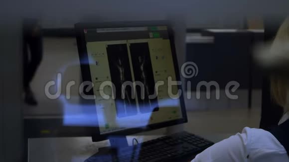 国际机场全身扫描仪视频的预览图