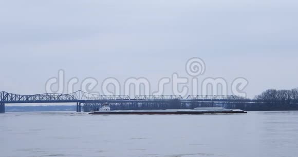 孟菲斯4K的密西西比河驳船景观视频的预览图