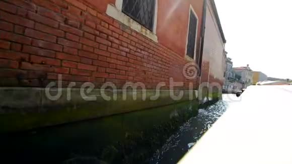 威尼斯建筑从旅游船视频的预览图