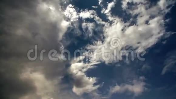 巨大的云层视频的预览图