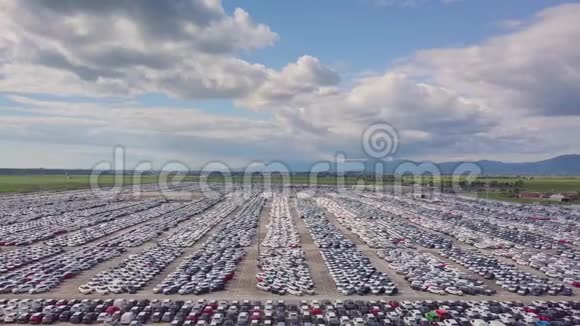 机场停车场空中观景视频的预览图