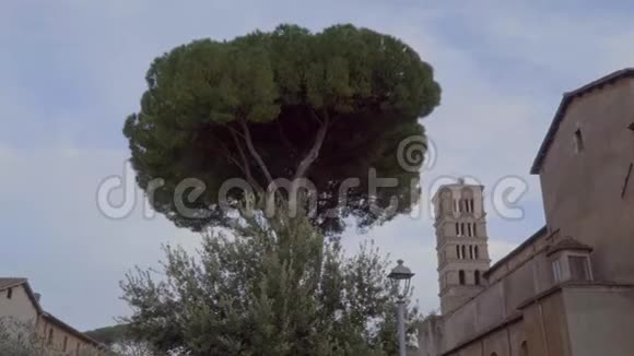 意大利罗马奥兰治花园附近的一座修道院视频的预览图