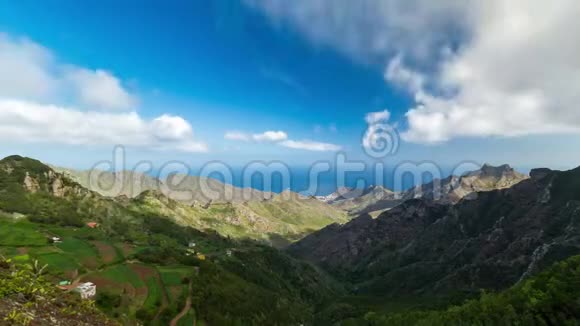 加那利群岛特内里夫火山泰德附近山区村庄的时间推移视频的预览图