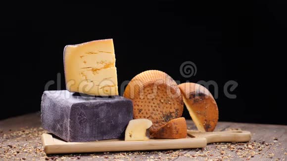 食物录像奢侈的食物概念提供奶酪餐厅食品艺术概念木板上有各种硬奶酪视频的预览图