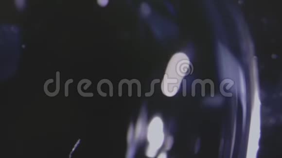 从显微镜的角度拍摄的照片视频的预览图