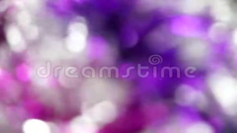 紫色抽象模糊光波克灯旋转背景视频的预览图