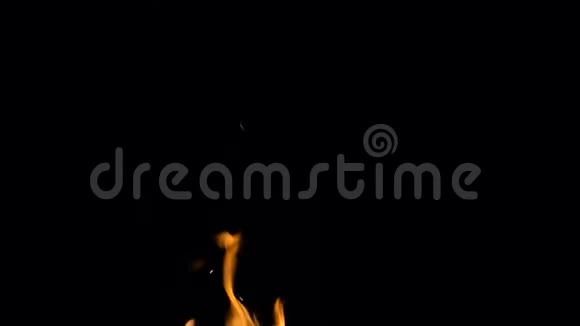 燃烧小火焰的视频视频的预览图