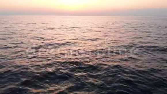 海上日出水航无人机观景视频的预览图