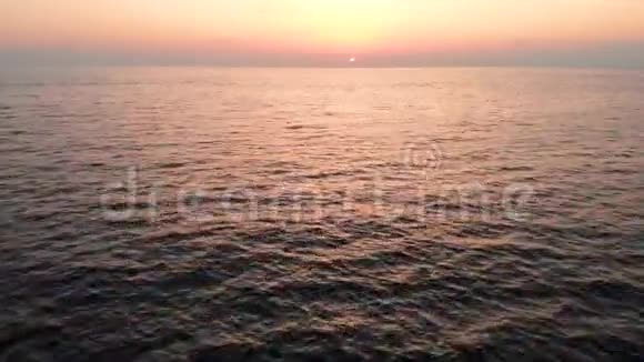 海上日出水航无人机观景视频的预览图