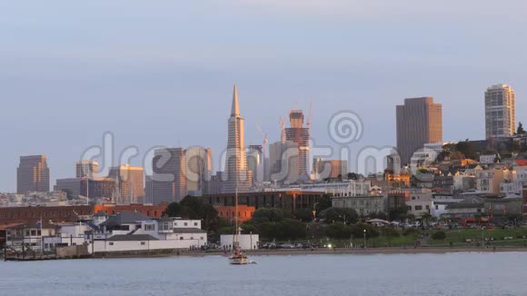 旧金山的天际线在黄昏视频的预览图