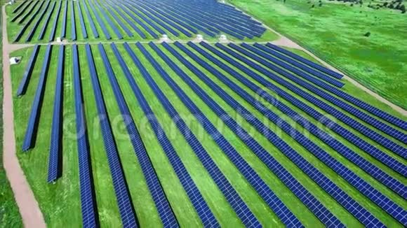 环保绿色能源农场现代太阳能发电厂视频的预览图