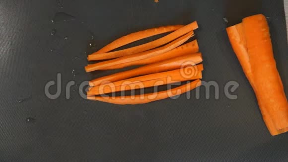 厨师切胡萝卜烹饪过程手切胡萝卜厨师切胡萝卜视频的预览图