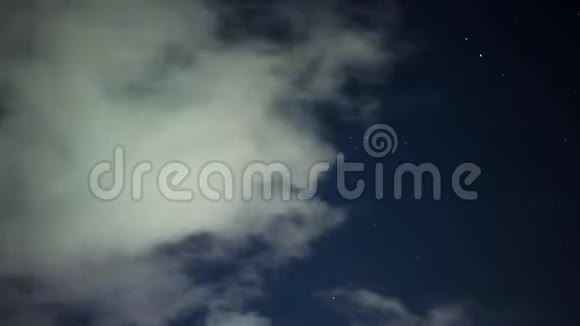 天空中的夜空和星星飞机上的追踪器视频的预览图
