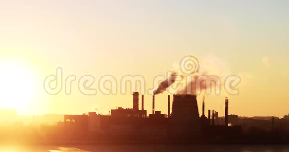 4K污染工业烟囱火力发电厂的烟雾工业景观工厂景观视频的预览图