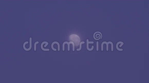 天空中的日光月亮视频的预览图