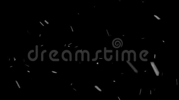 黑色背景上飘落的雪花视频的预览图