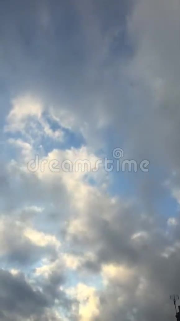 云与天空云景时间流逝背景股票视频与复制空间视频的预览图