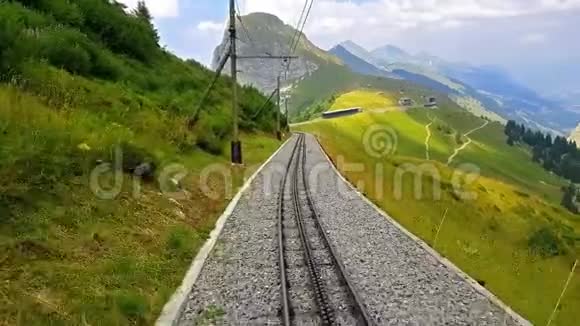 从瑞士罗歇斯德纳伊乘坐齿轮铁路视频的预览图