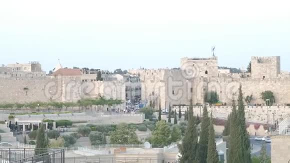 从耶路撒冷老城的城墙眺望视频的预览图