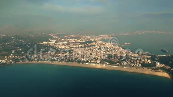 意大利盖塔市和塞拉波海滩的鸟瞰图视频的预览图