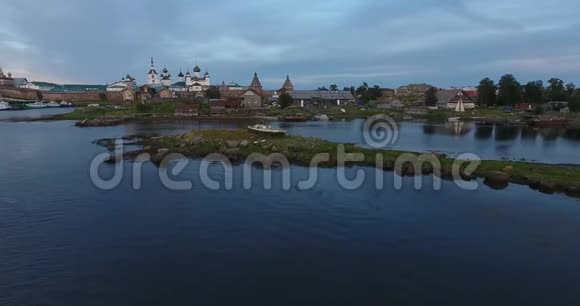 从鸟瞰索洛维基修道院景色白海俄罗斯视频的预览图