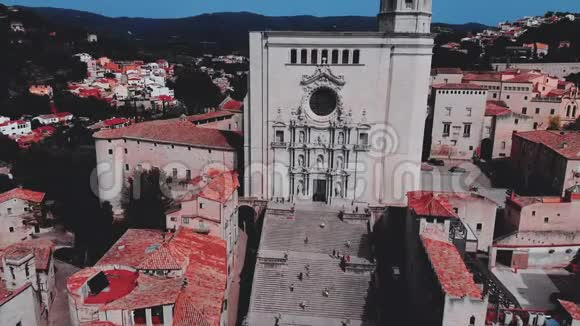 圣费利克斯教堂和吉罗纳大教堂的景色加泰罗尼亚语视频的预览图