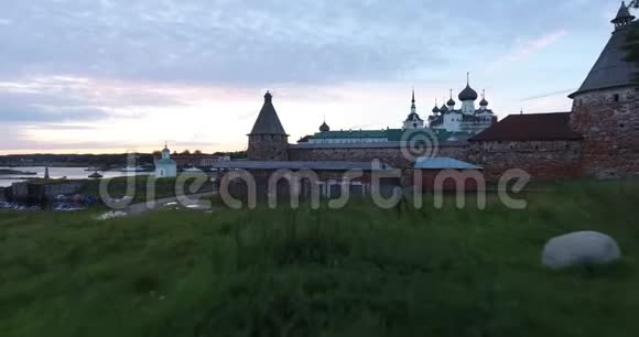 从鸟瞰索洛维基修道院景色白海俄罗斯阿汉格尔斯克地区视频的预览图
