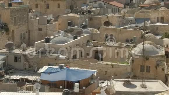 通往耶路撒冷老城屋顶的景色视频的预览图