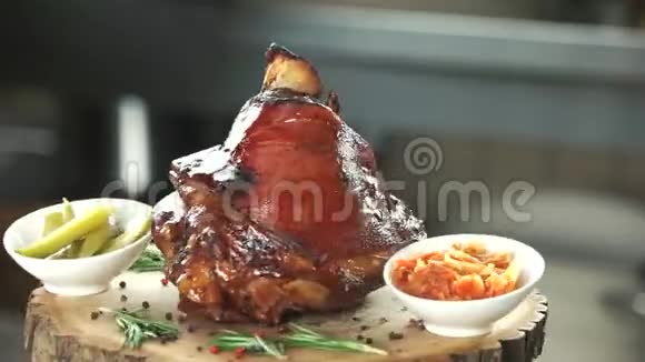 蔬菜和香料猪肉视频的预览图