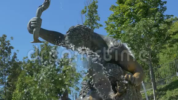 布达佩斯的青铜喷泉视频的预览图