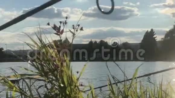 美丽的鱼塘巴丁附近班斯卡比斯特里察斯洛伐克捕鱼的地方视频的预览图