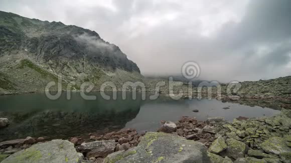云在山湖里视频的预览图
