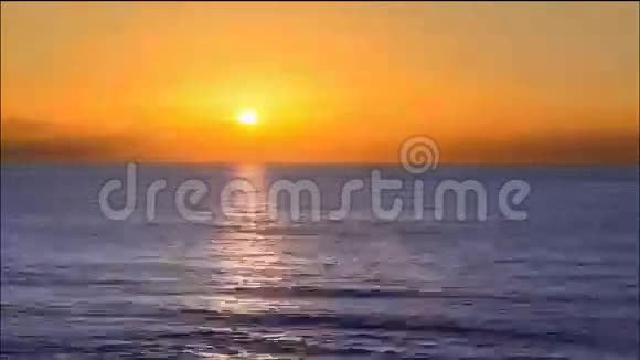 日落于海面视频的预览图