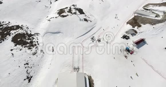滑雪中心空中观景台视频的预览图