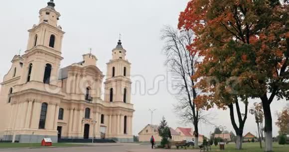 BudslauMyadzyelRaion明斯克地区白俄罗斯秋日圣母玛利亚教堂视频的预览图
