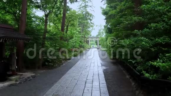 2018年6月18日在日本KamakuraKamakura的神道神社散步视频的预览图