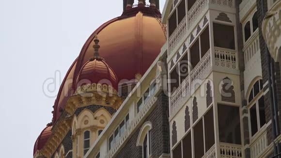 一幅印度优雅建筑的奇异照片视频的预览图